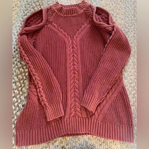 Umgee Md exposed shoulders